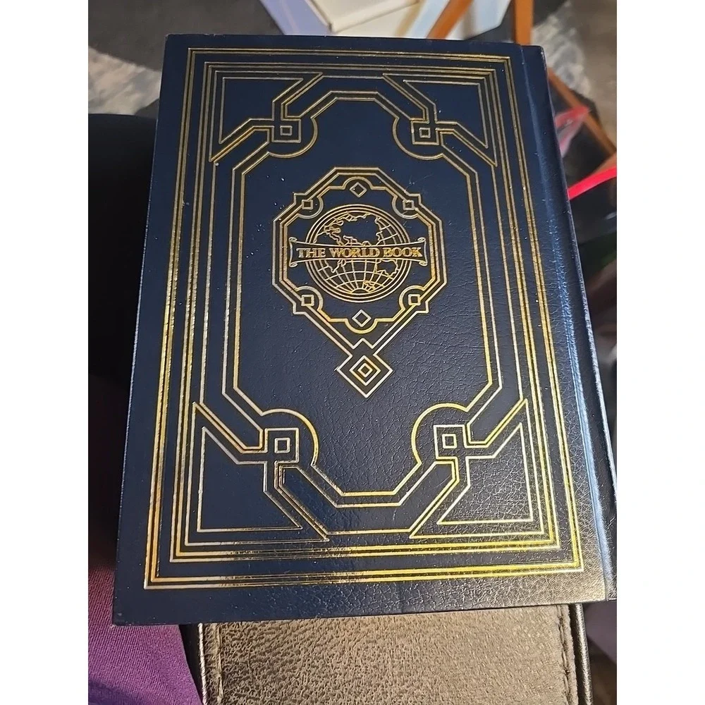 Vintage 1991 The‎ World Book Encyclopedia Volume 1 A Hardcover History